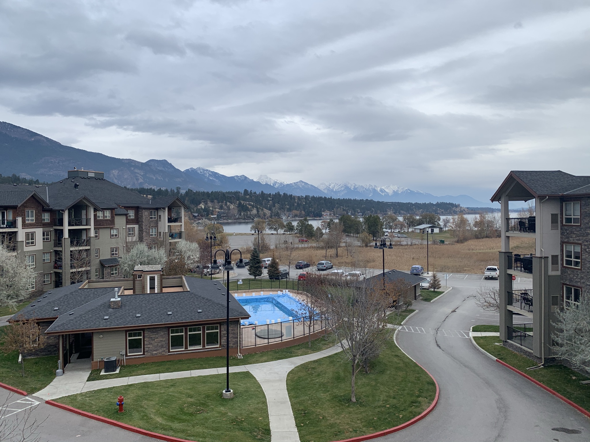 2 BEDROOM, 2 BATHROOM FURNISHED SEASONAL CONDO AT LAKE WINDERMERE