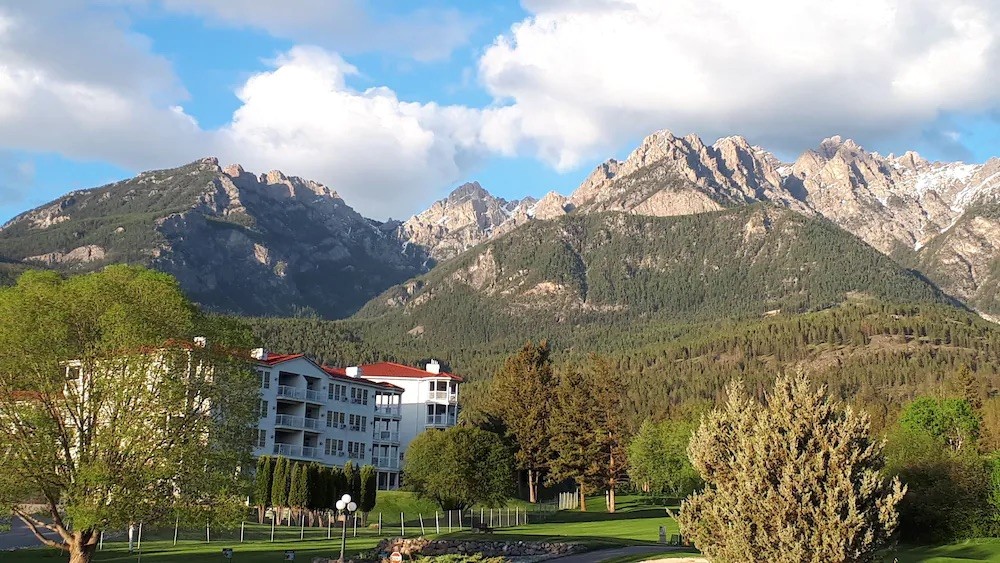 1 BEDROOM, 1 BATHROOM SEASONAL FURNISHED CONDO AT THE MOUNTAIN VIEW
