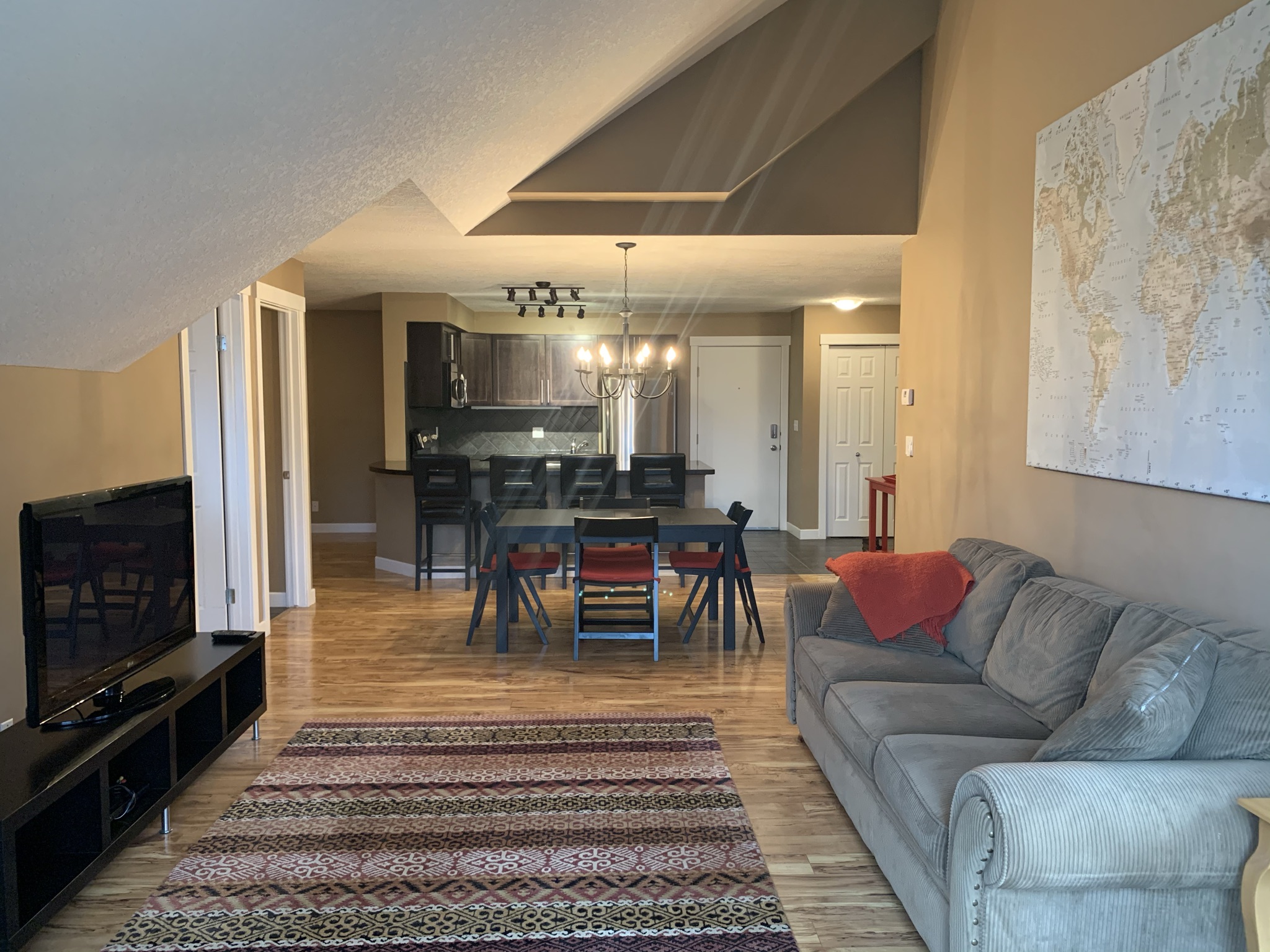 2 BEDROOM, 2 BATHROOM FURNISHED WINTER SEASONAL CONDO AT LAKE