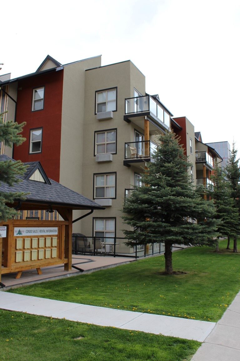 1 BEDROOM, 1 BATHROOM, UNFURNISHED CONDO AT THE PINEWOOD, RADIUM HOT